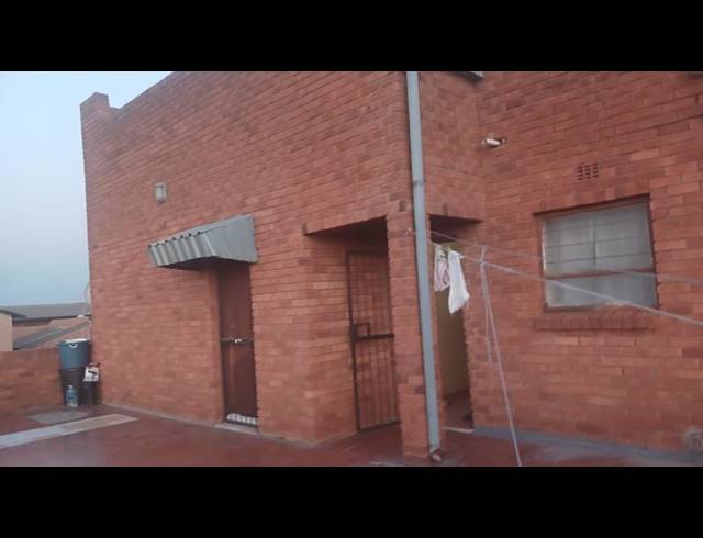 18 BEDROOM HOUSE FOR SALE IN HOSPITAL VIEW